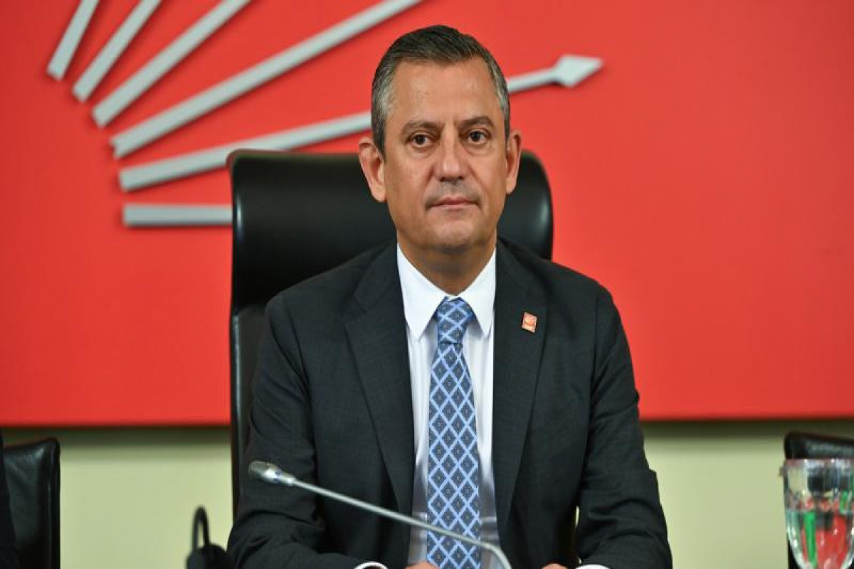 Özgür Özel yenidən CHP sədri seçilib