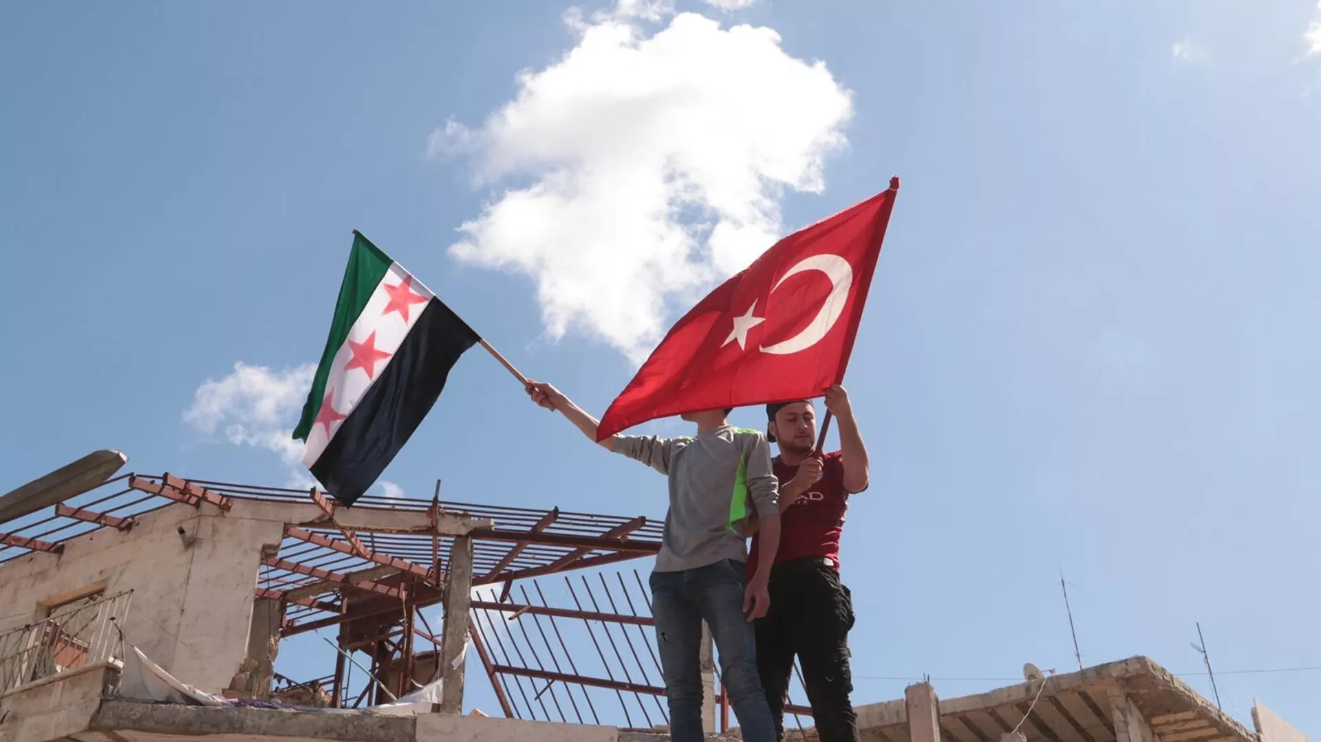 “Hürriyet”: Türkiyə Suriyada mümkün toqquşmalarla bağlı hərbi tədbirlər görüb