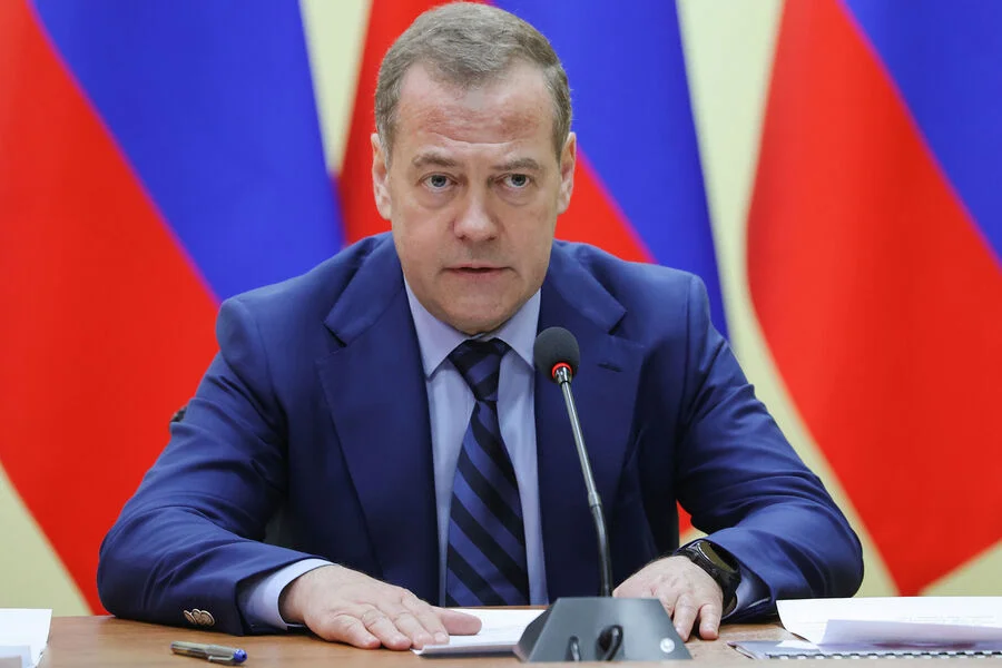 Medvedev Oreşniklərin Ukraynaya zərbə endirməsinə reaksiya verdi
