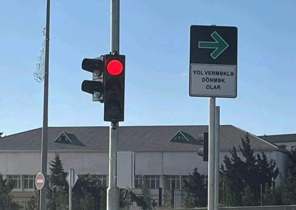 Bakıda yeni yol nişanları quraşdırılır - "Yol verməklə dönmək olar"