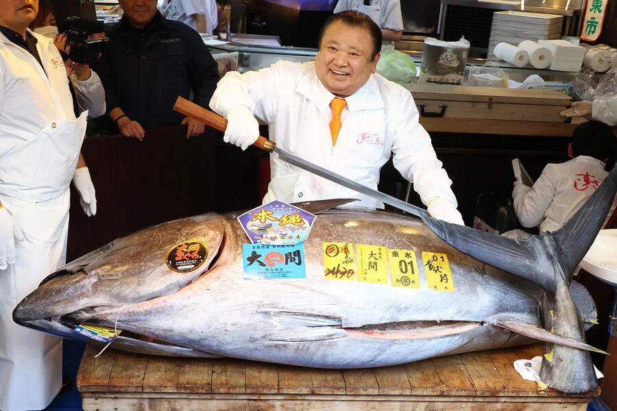 Yaponiyada keçirilən hərracda mavi tuna balığı rekord qiymətə satıldı