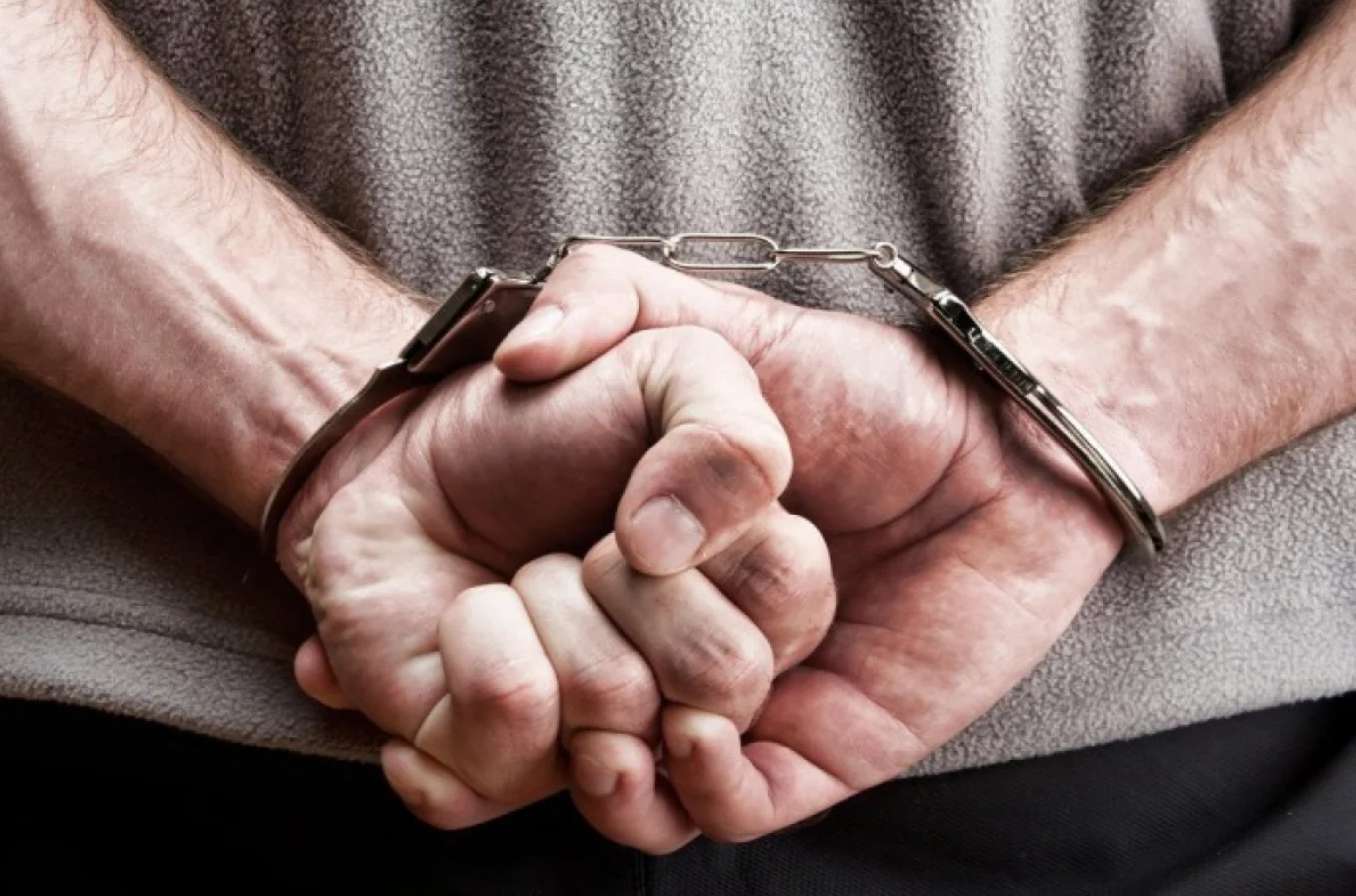 Ticarət mərkəzindən oğurluq edən şəxslər saxlanılıb