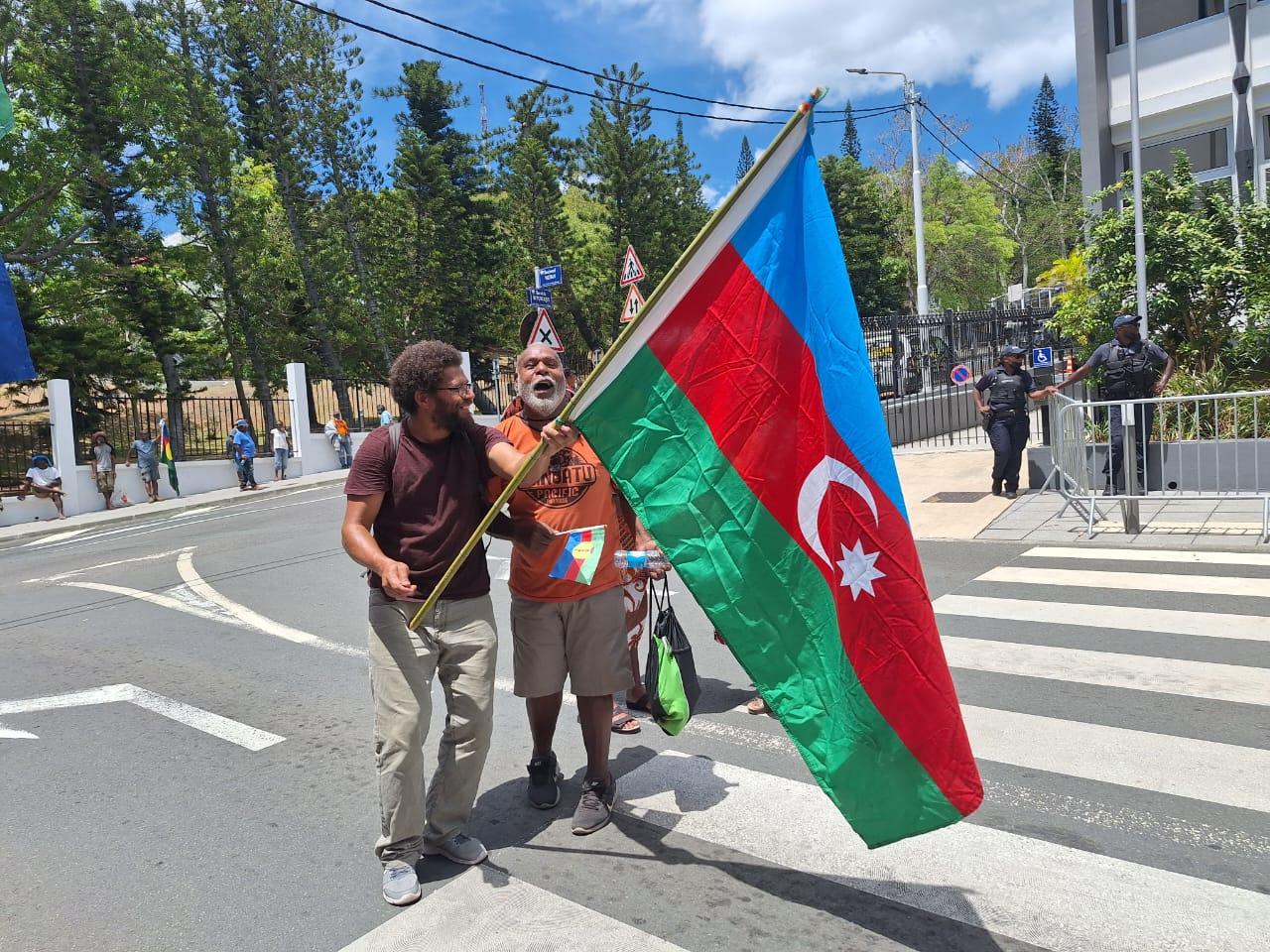 Yeni Kaledoniyada Fransaya qarşı etiraz aksiyası keçirilib, Azərbaycan bayraqları qaldırılıb