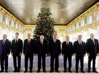 Prezident İlham Əliyev Sankt-Peterburqda “Yekaterina sarayı” ilə tanış olub