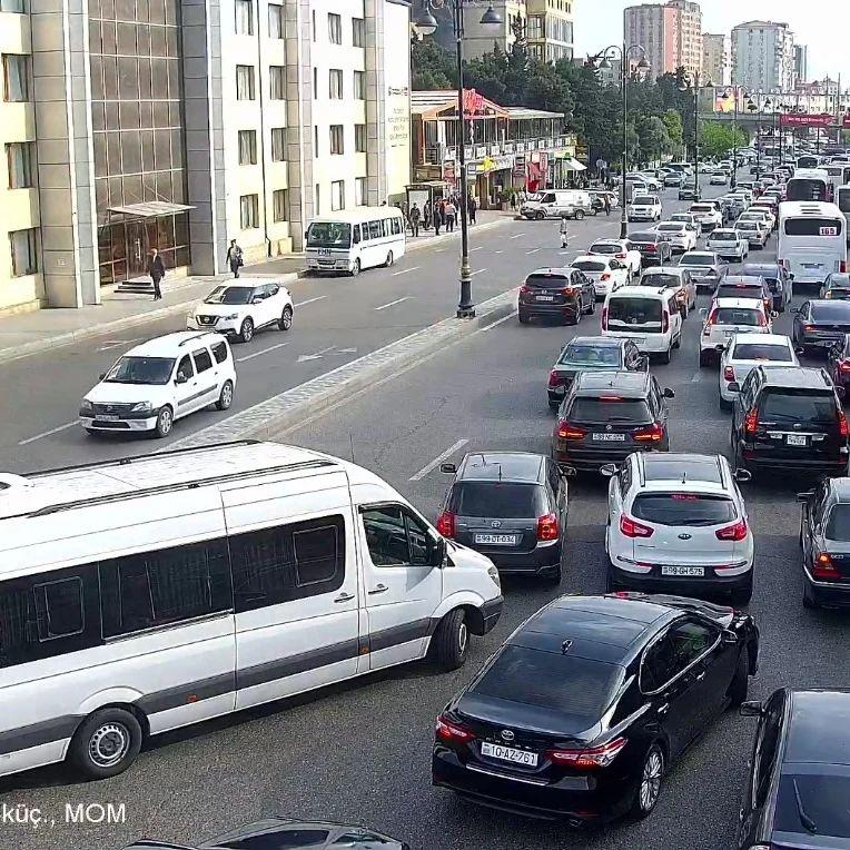 Bakıda bir sıra yollarda tıxac var