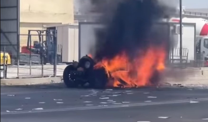 Pekin-Paris rallisinin ən yaşlı avtomobili Bakıdan Gürcüstana yürüş zamanı yanıb - FOTO