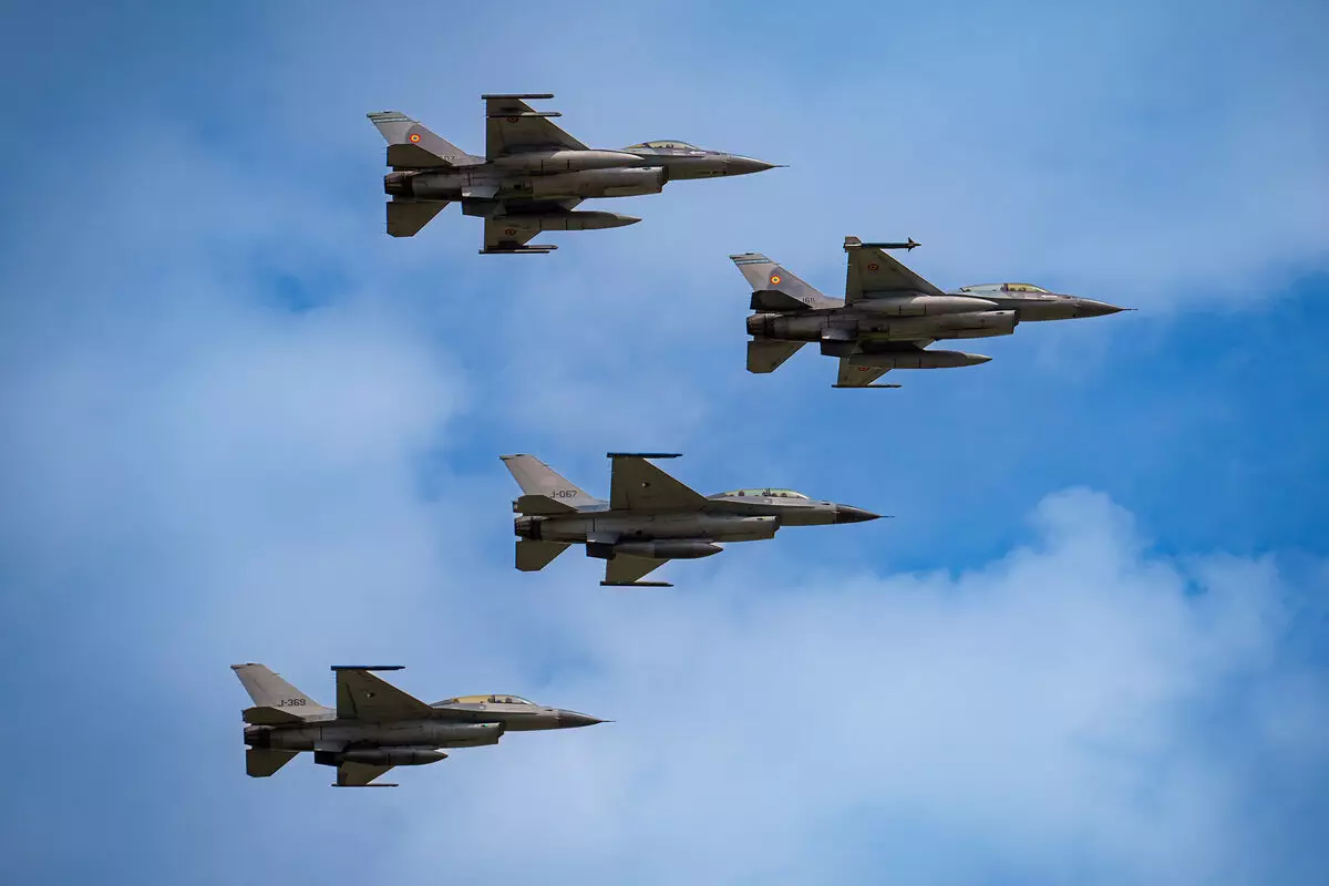 Yunanıstan onlarla F-16 döyüş təyyarəsini ABŞ vasitəsilə Ukraynaya təhvil verəcək