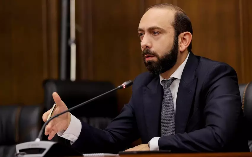 Ermənistan XİN başçısı səfirlərlə sülh gündəmini müzakirə edib