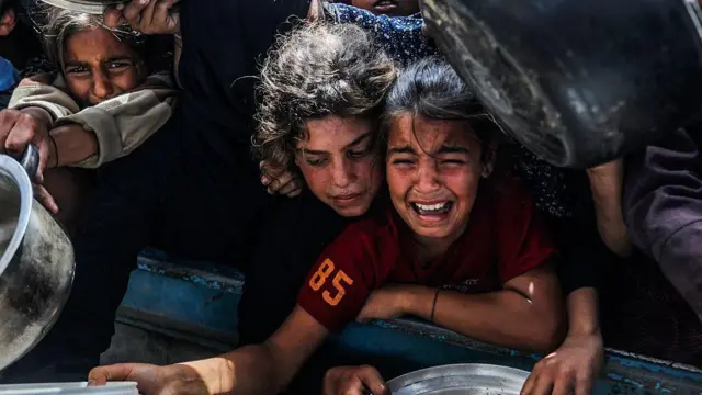 Qəzzada aclıq 425 nəfərin həyatına son qoyub