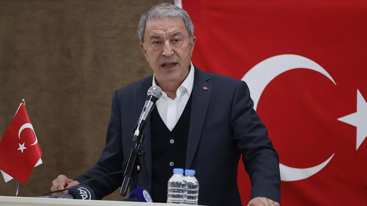 Nazir Hulusi Akar: "Kim istəyirsə və özünə güvənirsə, qanunsuz keçidi sınasın"
