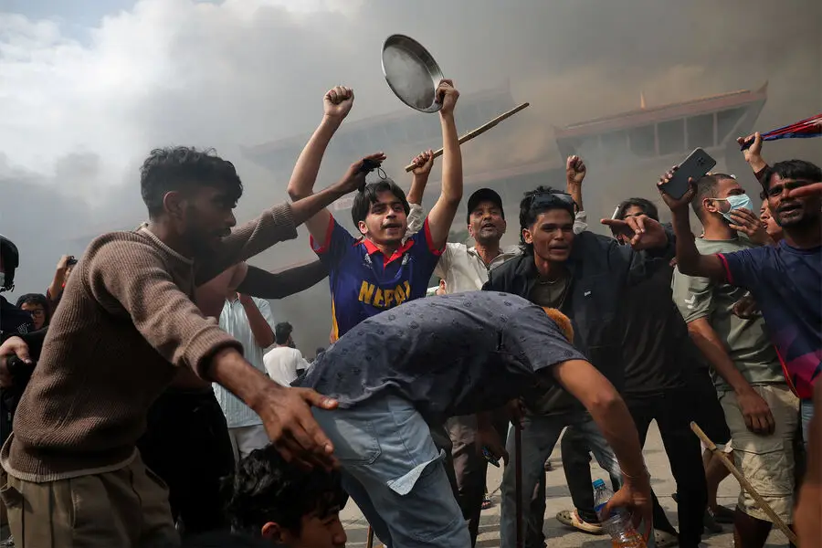 Nepalın keçmiş kralı iğtişaşçıların tələblərinin qanuni olduğunu deyir