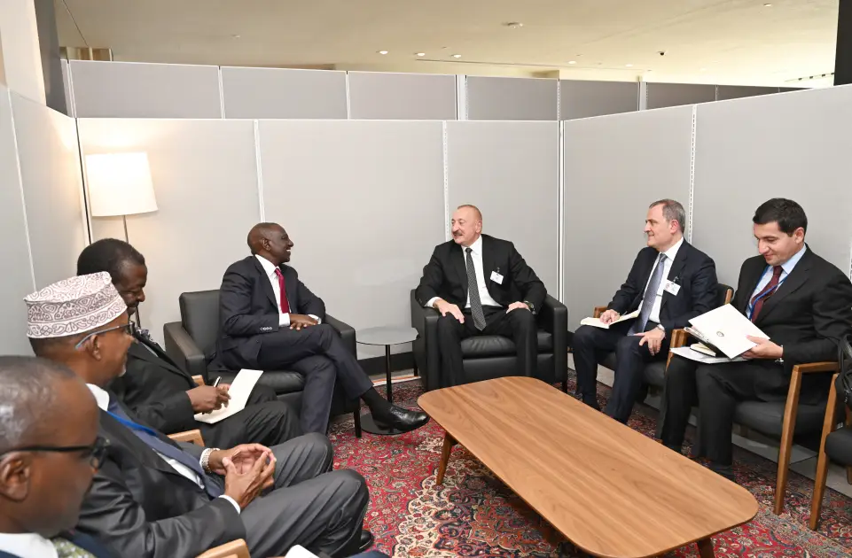 İlham Əliyevin keniyalı həmkarı ilə görüşü oldu - FOTOLAR