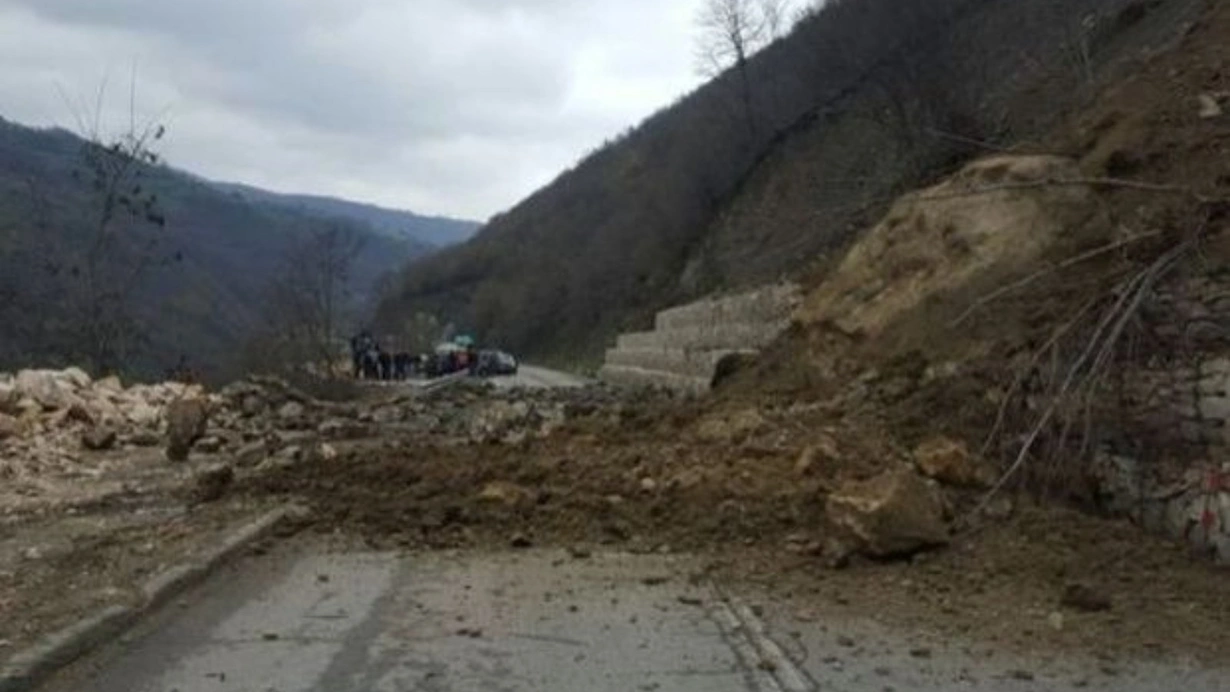 Pakistanda torpaq sürüşməsi: 8 uşaq həyatını itirib
