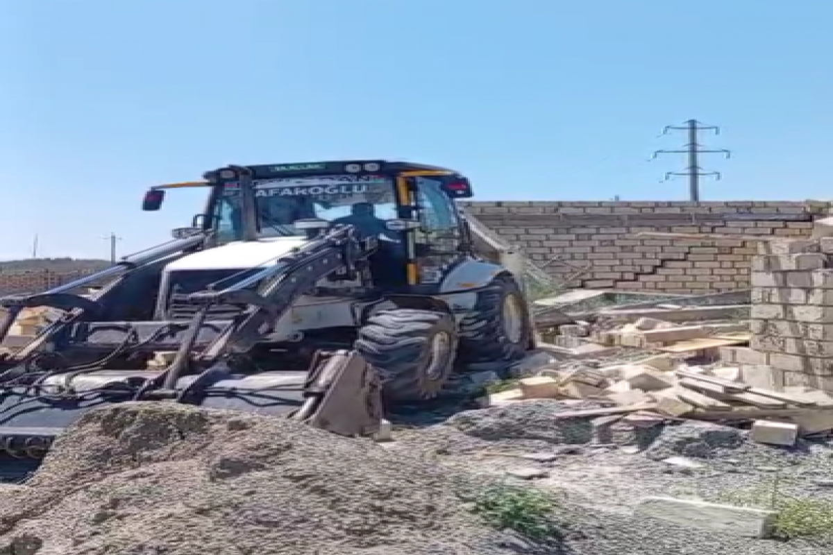 Füzulidə qanunsuz tikililər sökülüb - FOTO, VİDEO