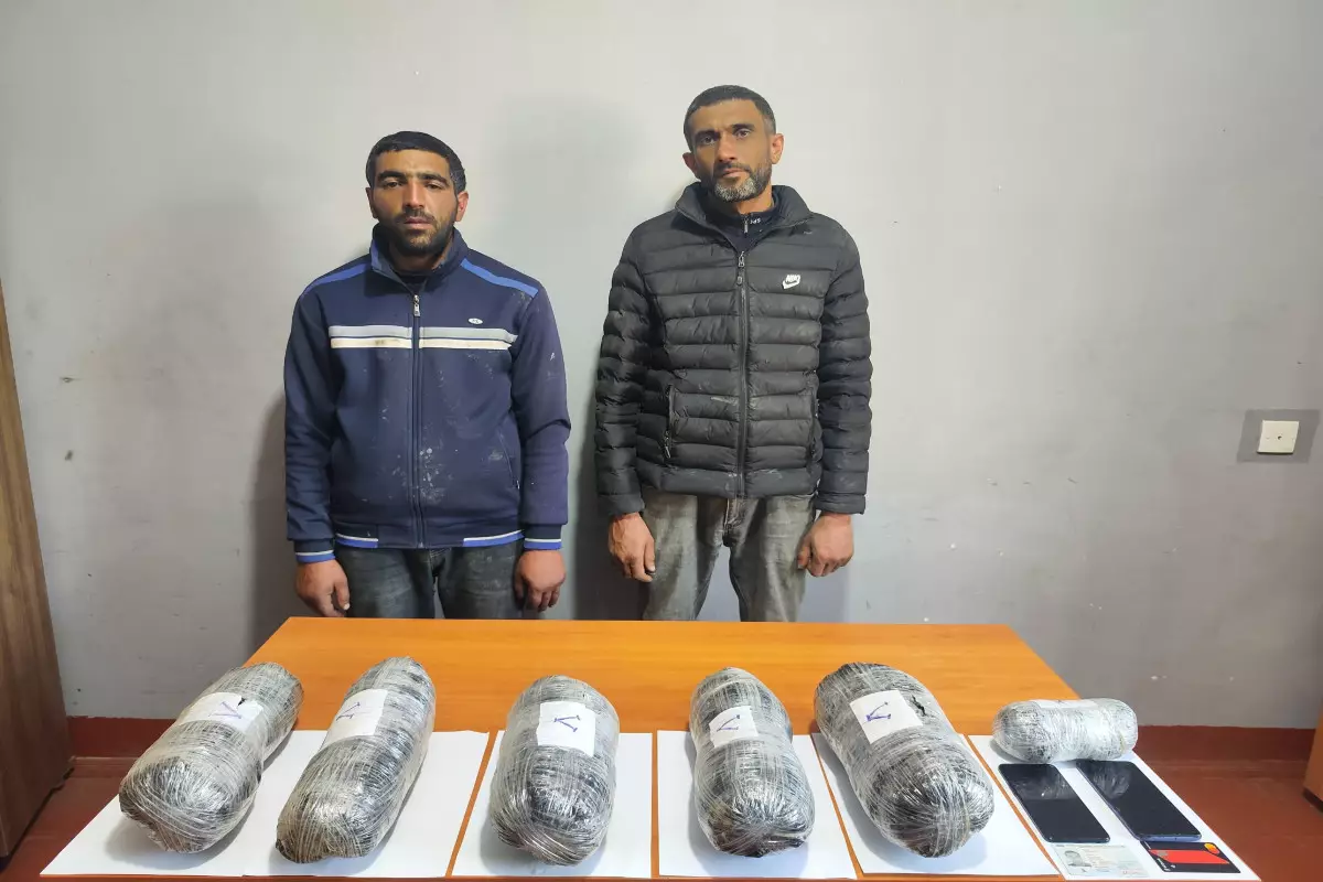 “Horadiz” sərhədindən ölkəyə külli miqdarda narkotik gətirməyə cəhd edən şəxslər saxlanılıb