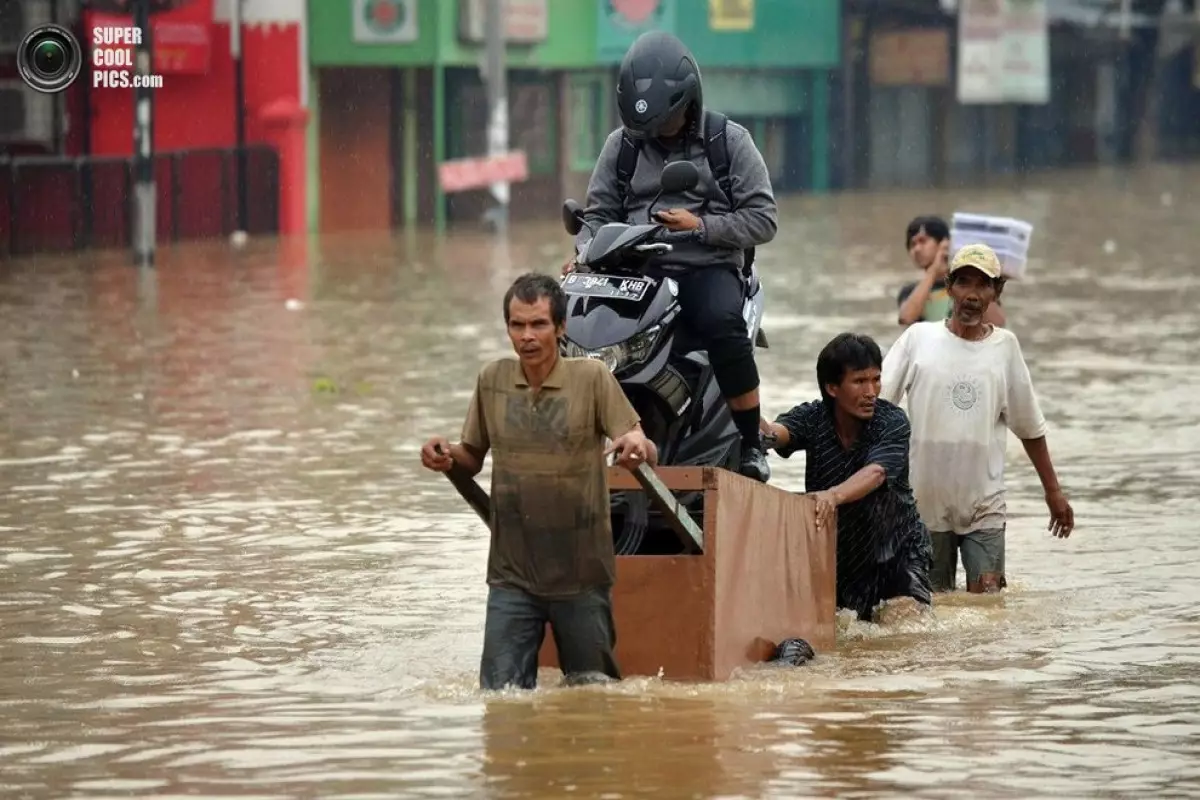 İndoneziyada daşqın nəticəsində ölənlərin sayı 50-ə çatıb