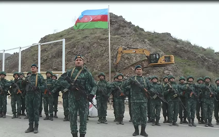 Ermənistanla sərhəddə qurulan sərhəd-buraxılış məntəqəsində Azərbaycan bayrağı qaldırılıb