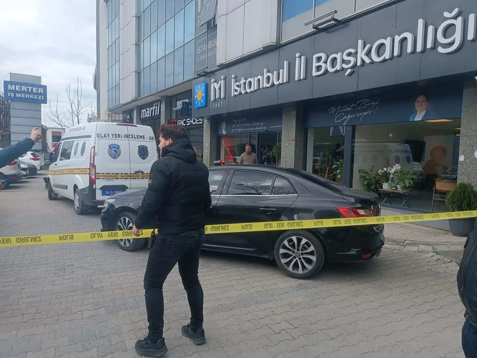 Türkiyədə partiya qərargahına silahlı hücum edən şəxs saxlanılıb - YENİLƏNİB