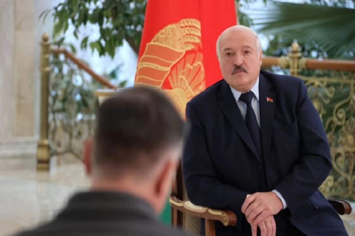 Lukaşenko: "Bayden gəlsə, biz üçümüz oturub bütün problemləri həll edəcəyik"