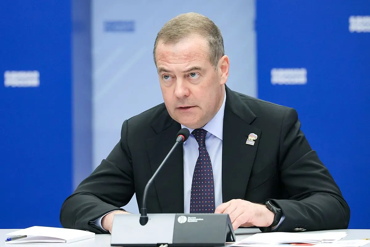 Medvedev nüvə güclərinin sayının artacağını proqnozlaşdırır