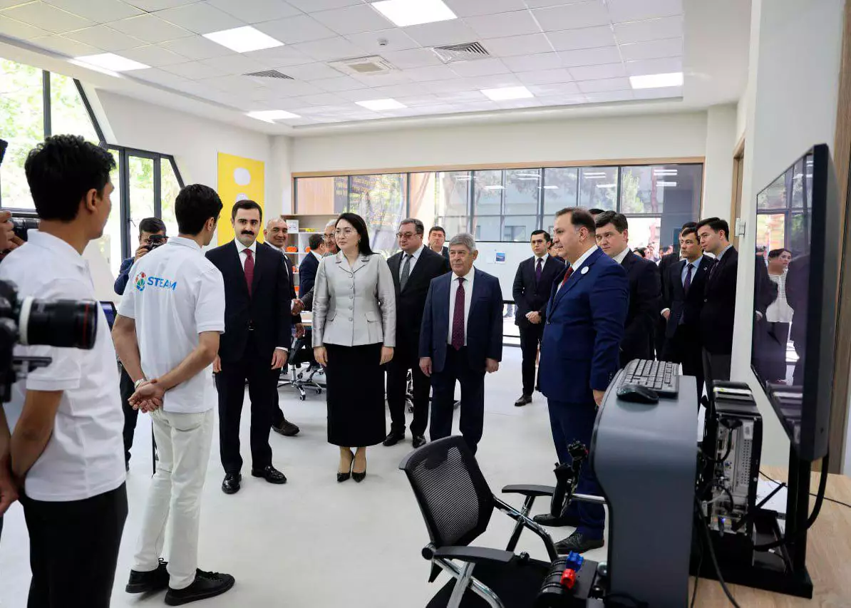 Həsən Həsənli Özbəkistanda STEAM Mərkəzinin açılışında iştirak edib