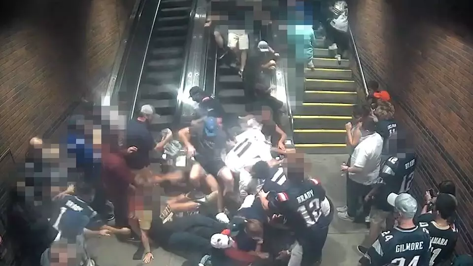 Cənubi Koreyada eskalatorda qəza baş, 14 nəfər yaralanıb