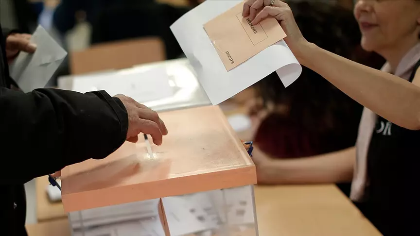 İspaniyada seçki qutularının 99 faizi açılıb
