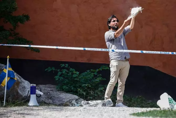 İraqlı mühacirlər yenidən Quranı yandırıb