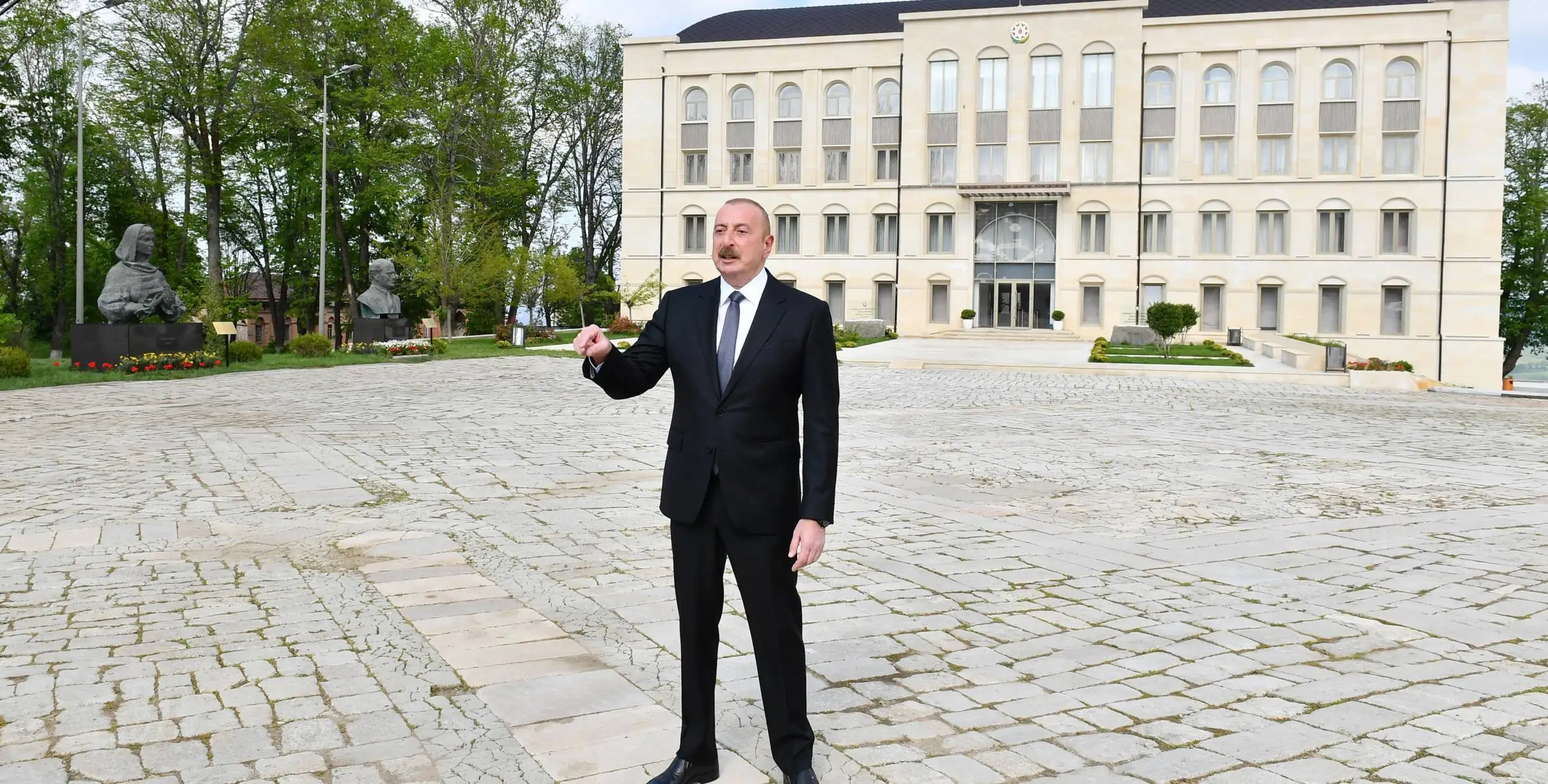 "Azad torpaqlarda 50 mindən çox insan yaşayır"