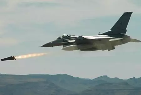 ABŞ və Böyük Britaniya Hudeyda hava limanına zərbələr endirib