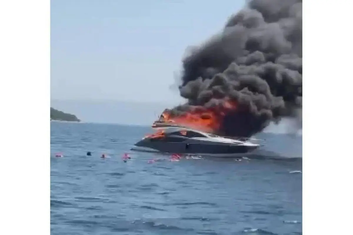 İstanbulda içərisində 12 nəfərin olduğu kater yanır