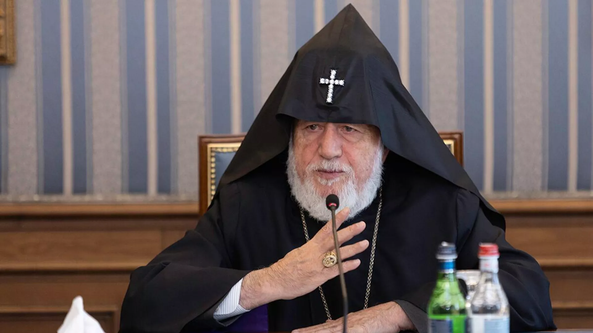 II Qaregin İsveçrə və Fransaya getdi