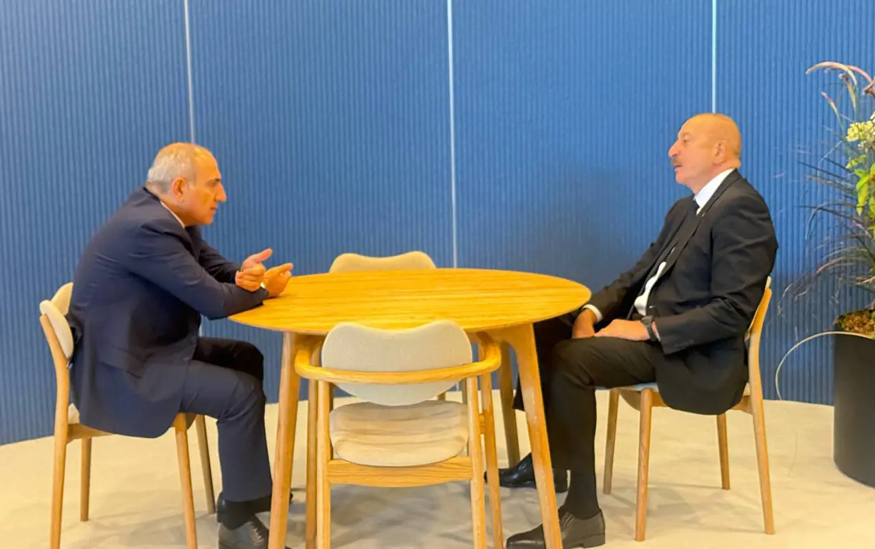 İlham Əliyev Paşinyanla görüşdü - FOTOLAR - YENİLƏNİB