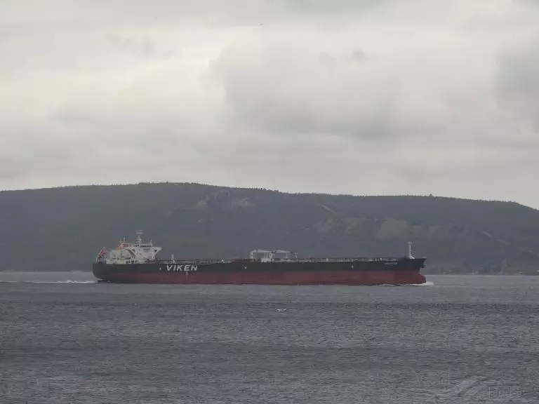 Neft tankeri Oman sahillərində aşıb