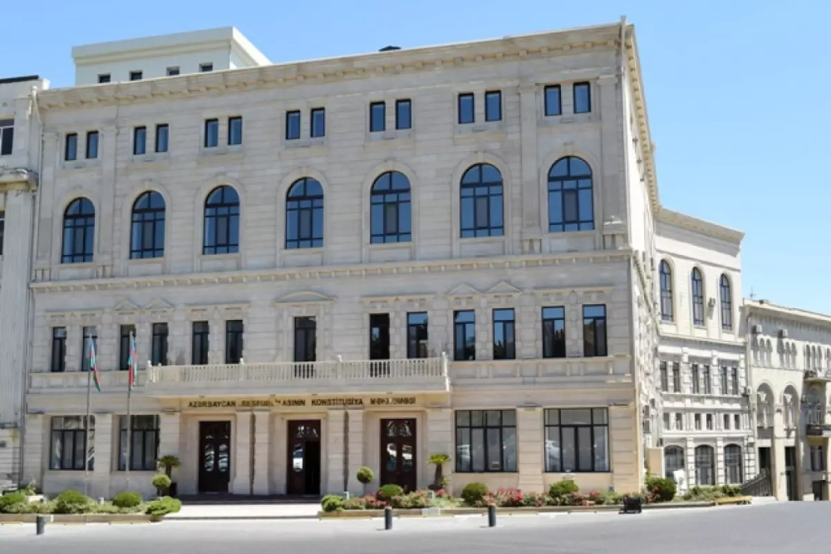 Konstitusiya Məhkəməsi Cinayət Məcəlləsinin bir neçə maddəsinin şərh edilməsinə dair konstitusiya işinə baxıb