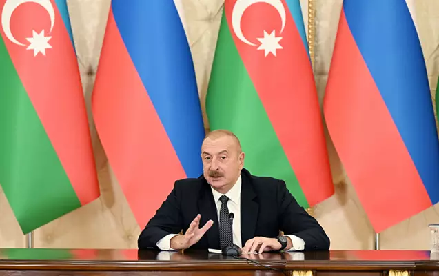 “Otağın pəncərəsindən Vladimir Putinə qayaları göstərdim”