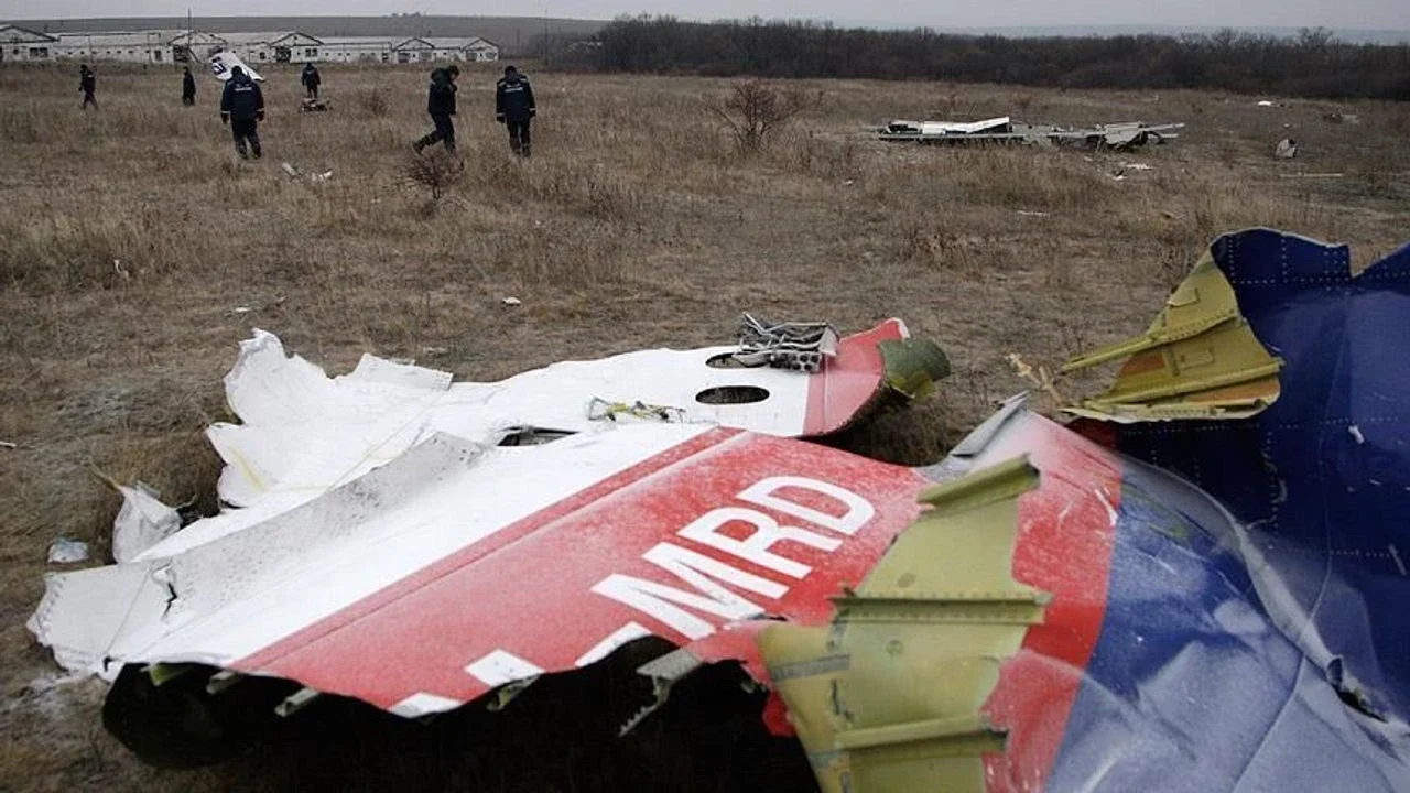 Search for missing MH370 flight extended for another year