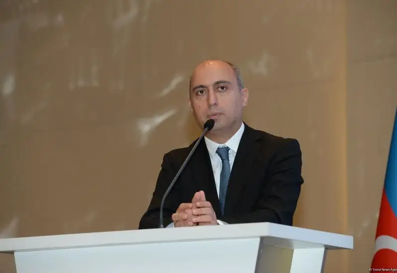 Emin Əmrullayev: İbtidai təhsildə, dərsliklərdə problemlər var