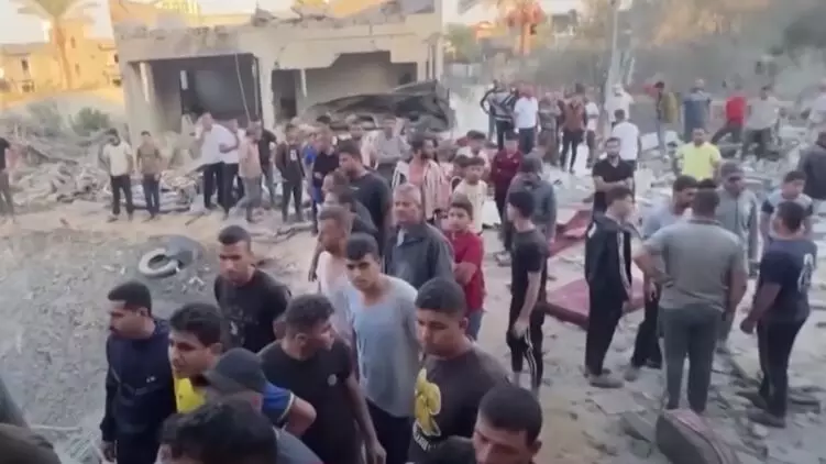 İsrail Qəzza zolağından təxliyə zamanı fələstinlilərə hava zərbəsi endirib