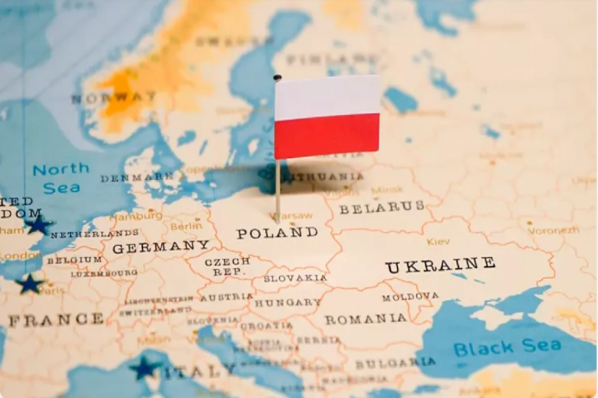 Polşa Belarus və Ukrayna ilə sərhəddə uçuşlara məhdudiyyətlər tətbiq edib