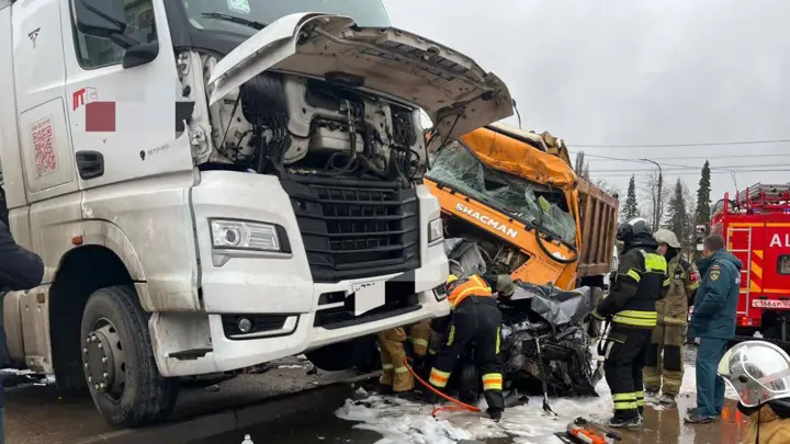 10 avtomobilin iştirakı ilə qəza baş verdi, 2 nəfər öldü