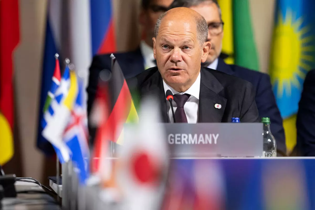 Şolz Orbanın Moskva səfəri ilə bağlı sərt danışıb