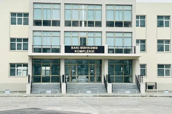 Hərbi cinayətlər törətməkdə təqsirləndirilən erməniəsilli şəxslərin məhkəməsi davam edir