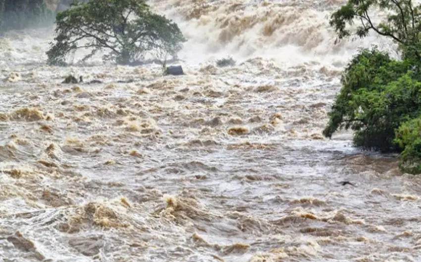 Bölgələrə güclü yağış yağıb - FAKTİKİ HAVA