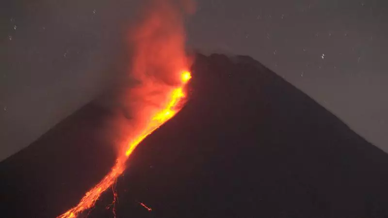 İndoneziyada vulkanın xəbərdarlıq səviyyəsi maksimuma qaldırıl