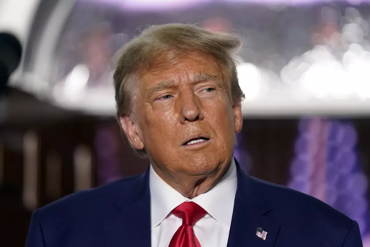 Tramp öz brendi altında İncil satmağa başladı