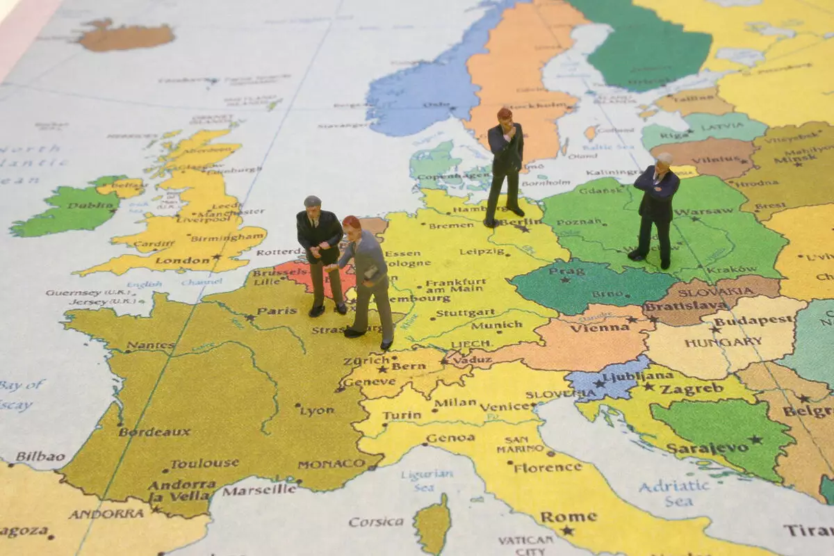 Avropa Çinlə münasibətlərin pisləşdiyini hiss edir