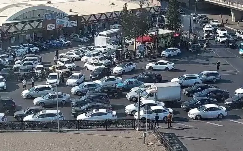 Bakının bəzi yollarında sıxlıq var - SİYAHI