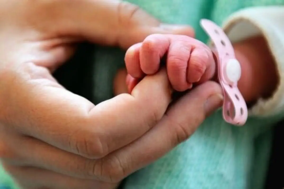 18 yaşına çatmayan qadınlar tərəfindən dünyaya gətirilən uşaqların sayı azalıb