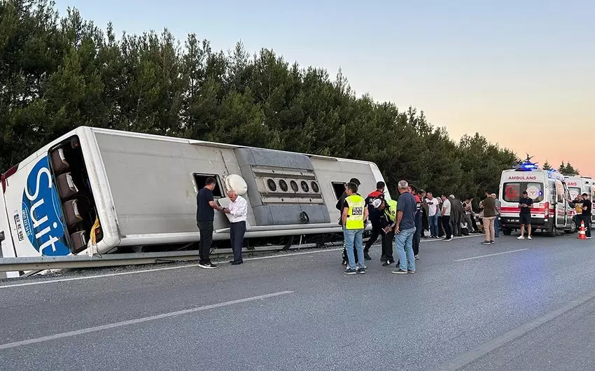 Türkiyədə sərnişin avtobusu aşıb, 11 nəfər yaralanıb